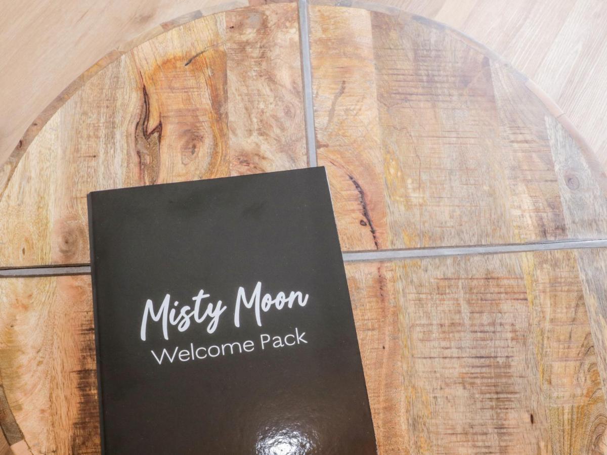 Вилла Misty Moon Уитби Экстерьер фото